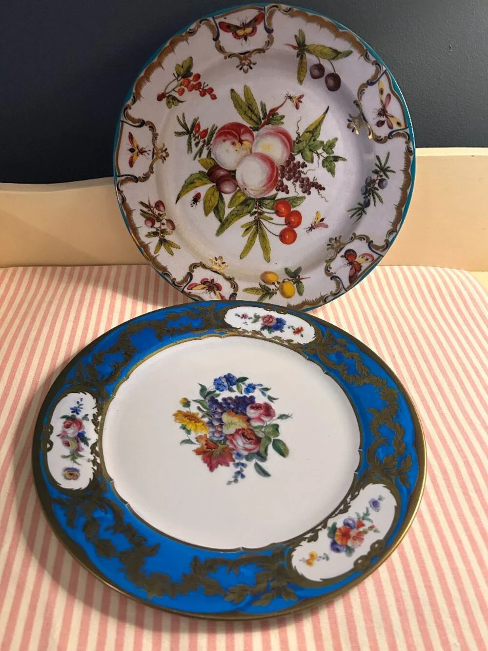Royal Collection Metal Serving Platter Plates (Set of 2)
